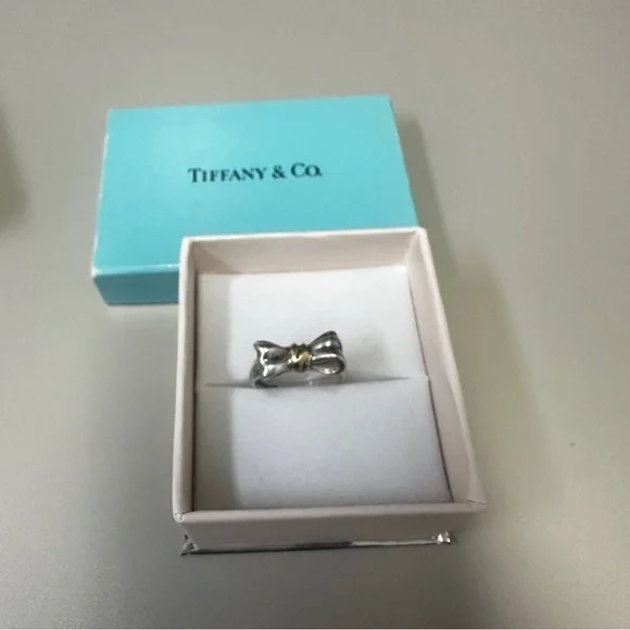 Tiffany & Co. Silver Bow Ring - Picture 3 of 6